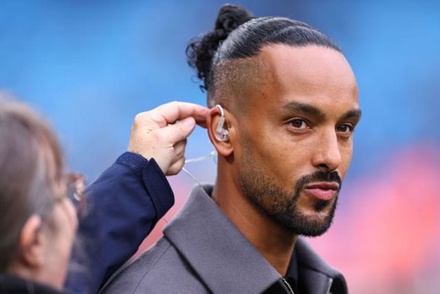 Theo Walcott Urges England Star to Reject Arsenal Move