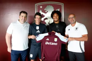 Boubacar Kamara Signs New Deal at Aston Villa