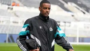 Newcastle must stand by their Isak decision