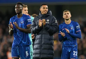 Everton Submit Bid for Chelsea Midfielder