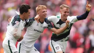 Luke O’Nien signs a new contract with Sunderland