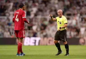 Mark Clattenburg Claims Referee Should Have Sent Off Liverpool Player