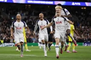 Two Man United Legends Full of Praise for Tottenham's Lucas Bergvall
